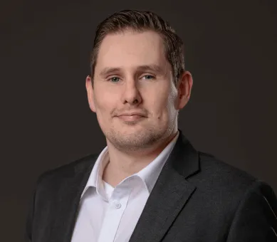 Daniel Thompson, Destination lawyer