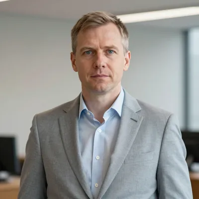 Erik Lindqvist, Destination lawyer